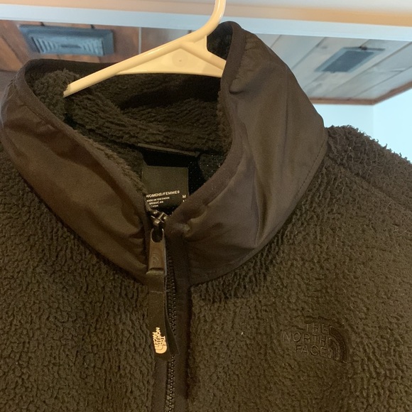 North face zip up jacket, light sherpa material - Picture 2 of 3